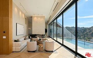 Foto del edificio - 3699 Alta Mesa Pl