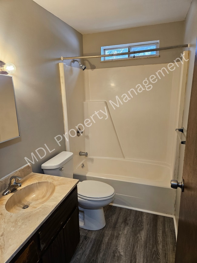 Foto del edificio - Thomas White Apartments*