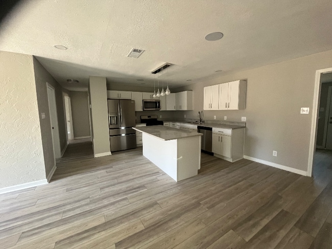 Building Photo - 14 Crest Ln