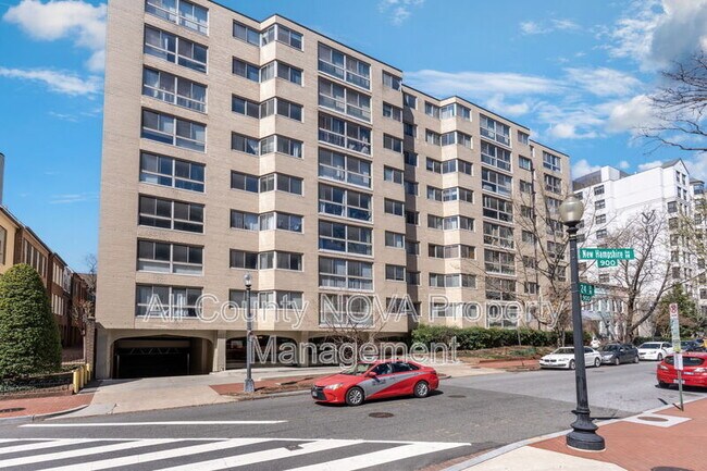 Building Photo - 922 24th St NW