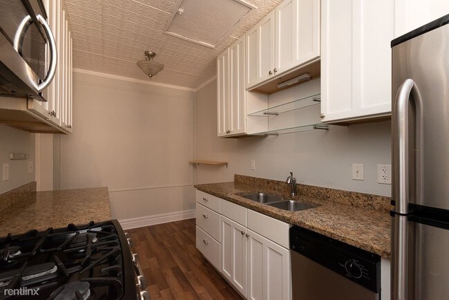 Building Photo - 542.5 W Surf St