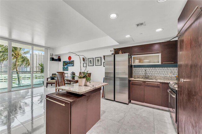 Building Photo - 950 Brickell Bay Dr