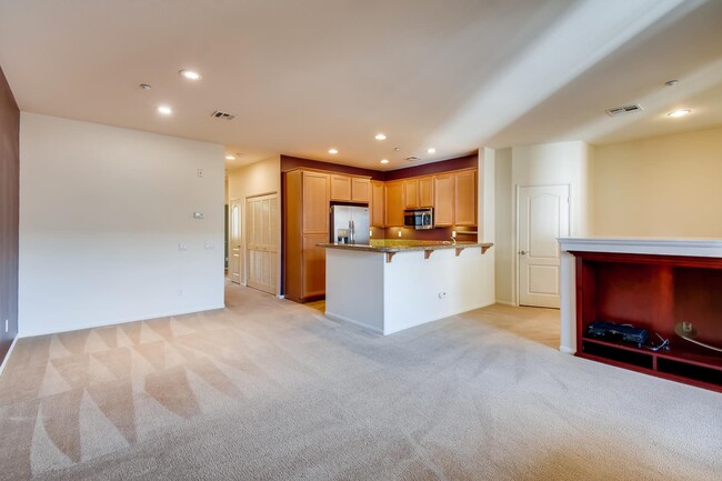 Building Photo - Spacious Spectrum 2 Bedroom Townhome with ...
