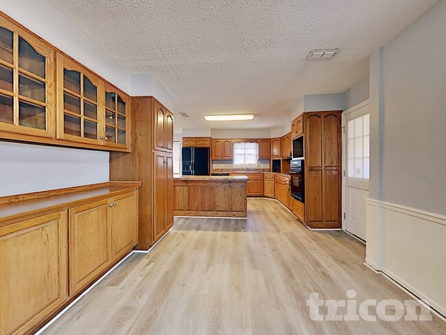 Foto del edificio - 8588 Lamanto Ave N