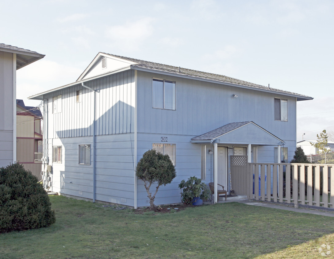 Building Photo - Beck Duplexes