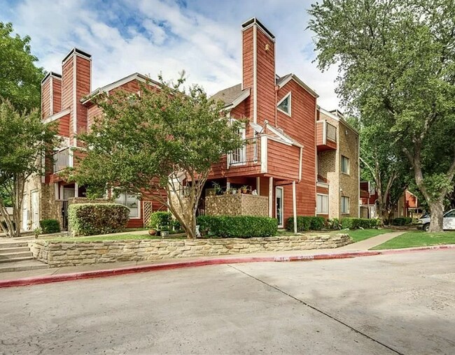 ウォルナット　
テーブル　 9829 Walnut St Dallas TX | Zillow