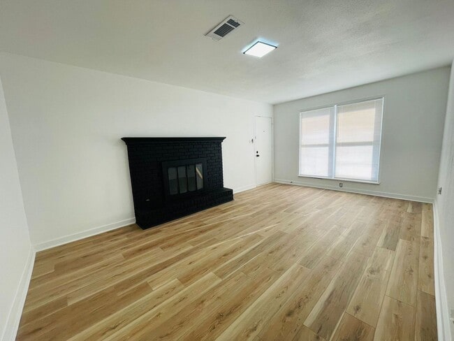 Building Photo - House for Rent -Jacksonville