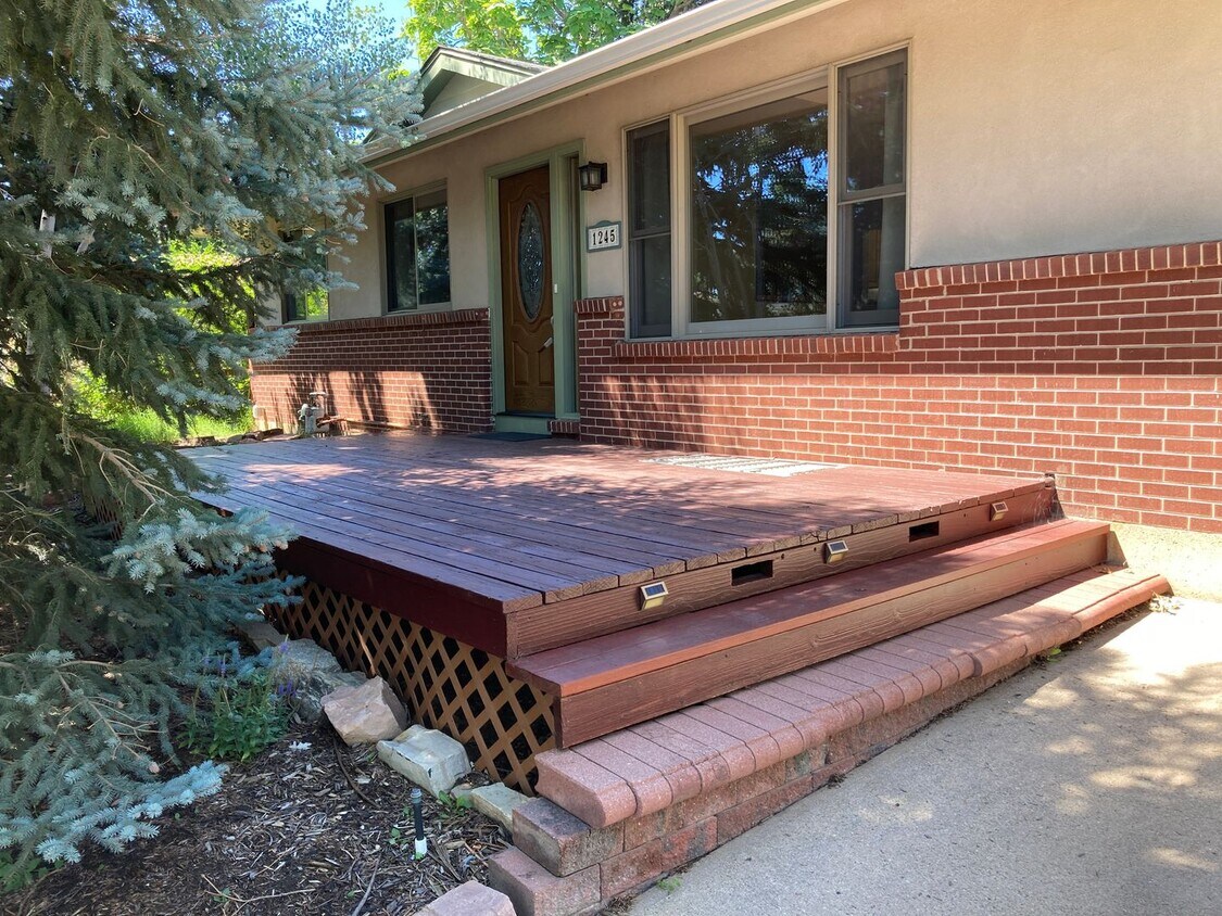 Foto principal - Wonderful 4 Bedrooms, 3 FULL BATHS Home in...