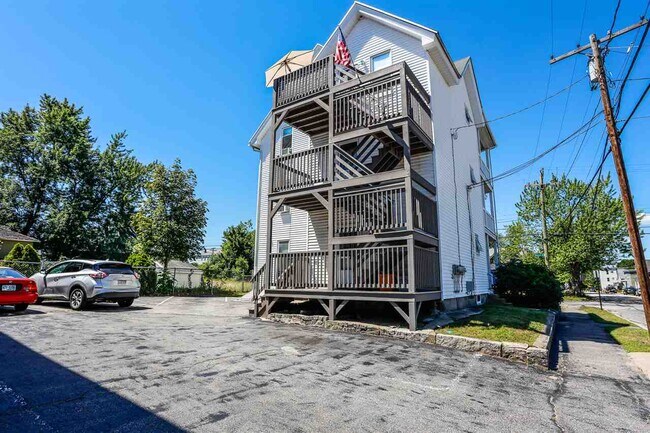 Building Photo - 99 Beech St