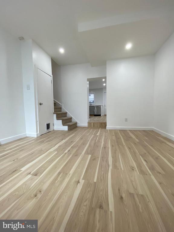 Foto del edificio - 329 W Thompson St