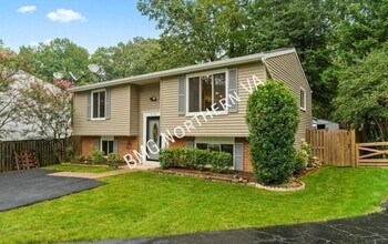 Building Photo - 8461 Yellow Leaf Ct