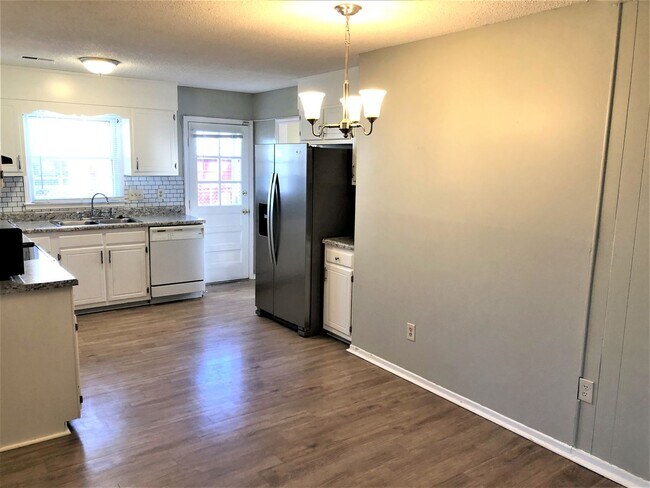 Building Photo - SW Large Brick Home, Updated Kitchen & Bat...