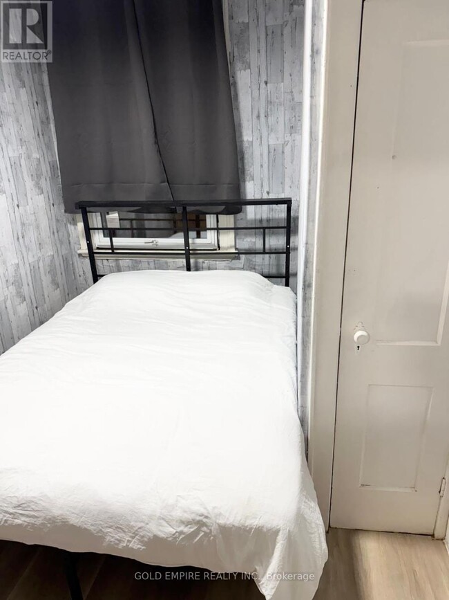 Building Photo - 344 Richmond St