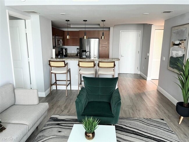 Building Photo - 2 br, 2 bath Condo - 2681 N Flamingo Rd Ap...