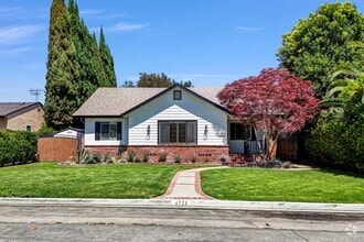 Building Photo - 4728 Sunfield Ave