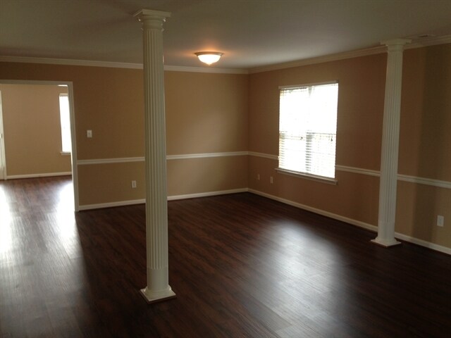 Foto del edificio - 244 Royalton Rd