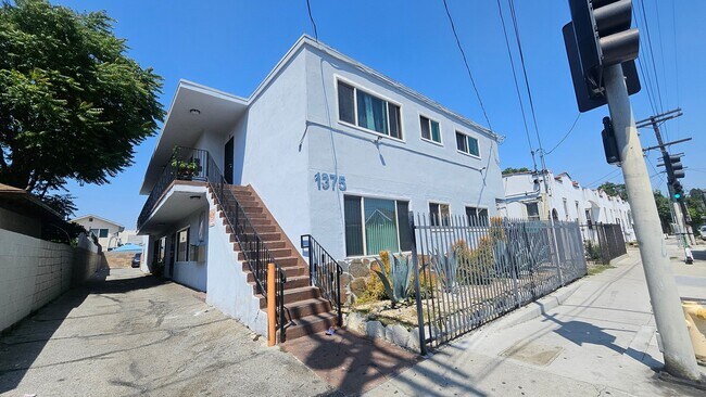 Foto del edificio - 1375 W 20th St
