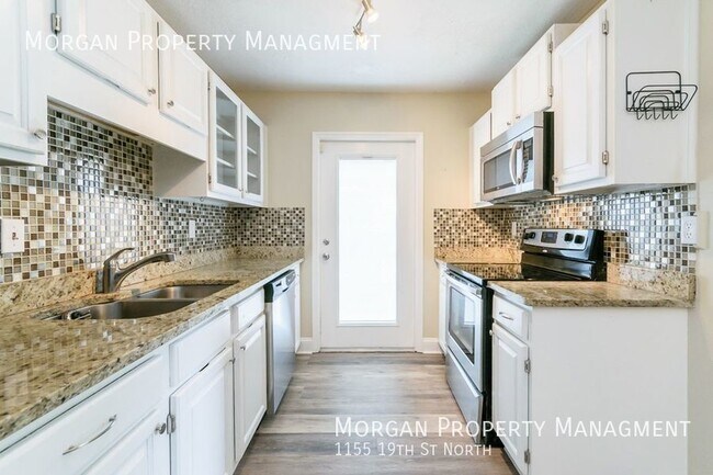 Building Photo - PRICE CUT!!! Single Family Home w/Garage i...