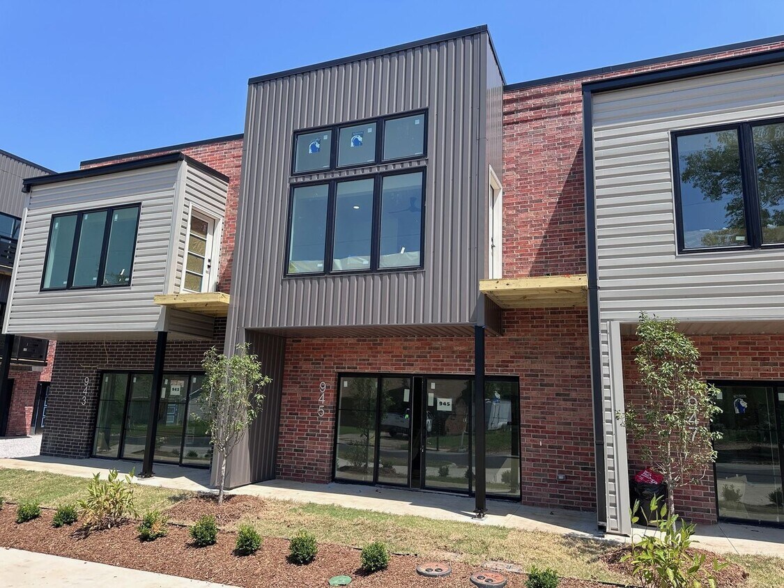 Foto principal - ***949 SE 10th Street***