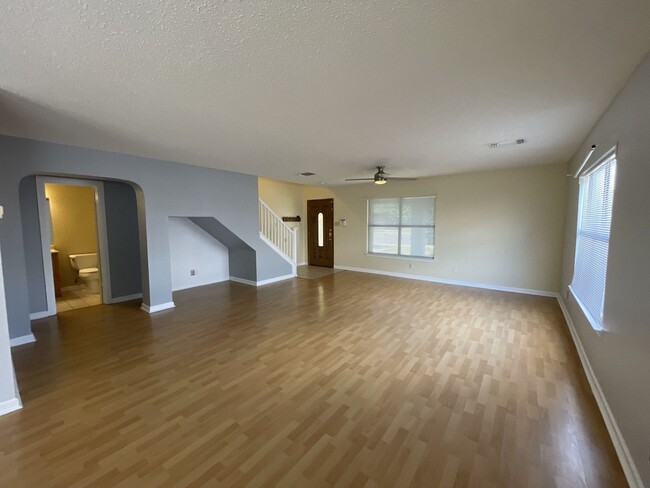 Foto del edificio - Converse 4 bedroom 2.5 bath 2334 sqft with...