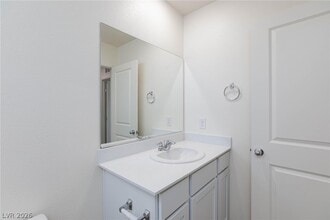 Building Photo - 6061 Amaryllis Fls St