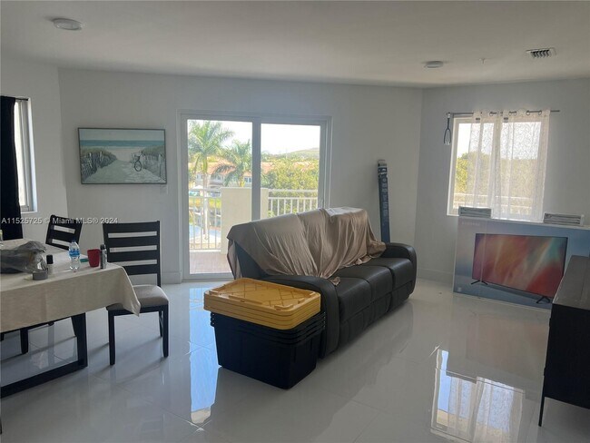 Foto del edificio - 10950 NW 82nd St