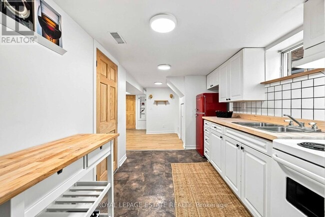 Building Photo - 17 Arden Crescent