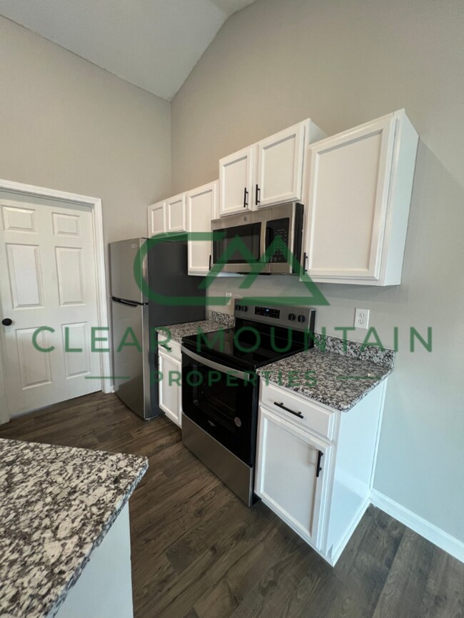 Foto del edificio - Fully Renovated 4 Bedroom Home – Convenien...