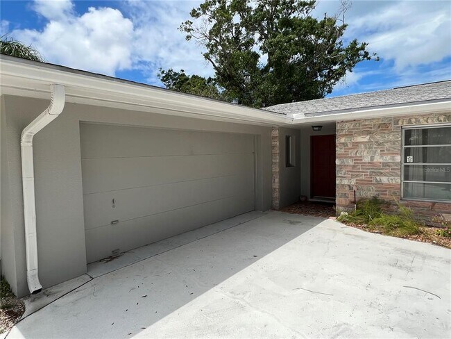 Building Photo - 2516 Tanglewood Dr