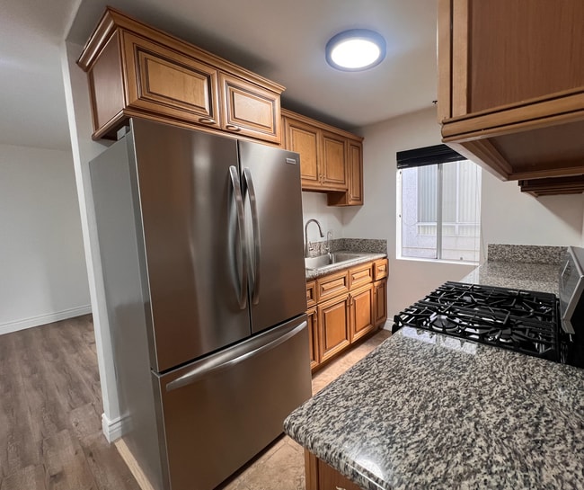 Building Photo - Modern 2-Bedroom Apartment in Gated Van Nu...