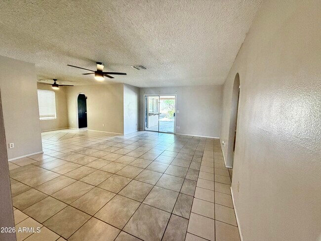 Foto del edificio - 4044 W Cholla St