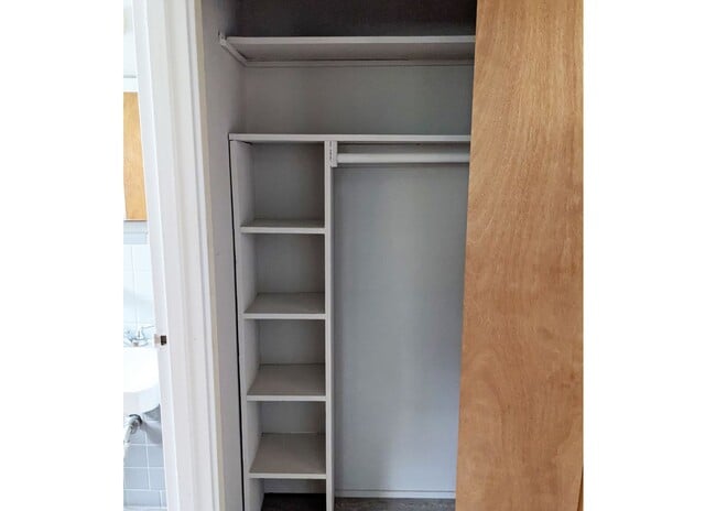 Foto del edificio - 3233 Whitfield Ave