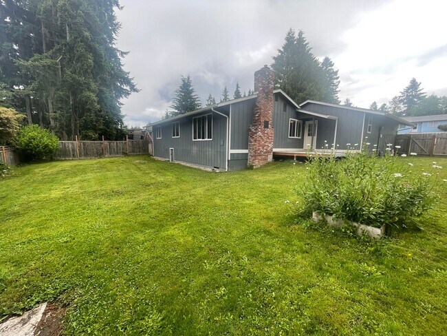 Building Photo - 4 Bedroom Home in Port Orchard