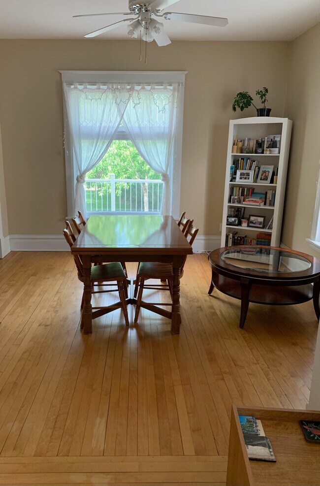 dining - 430 4th St NE