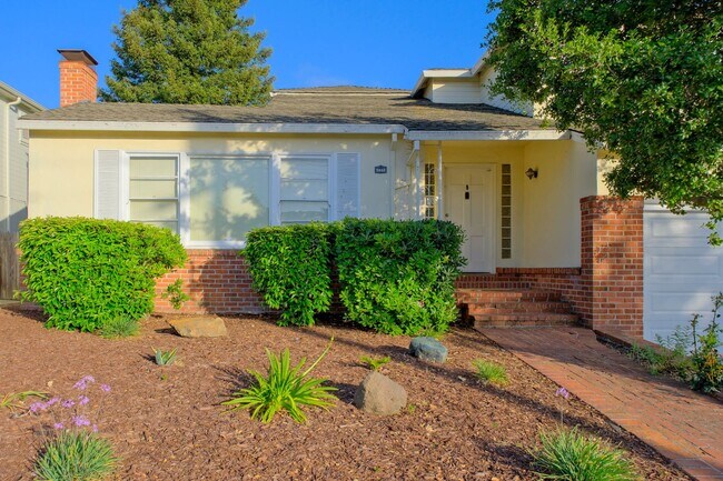 Foto del edificio - Piedmont Pines charming 3 Bedroom availabl...