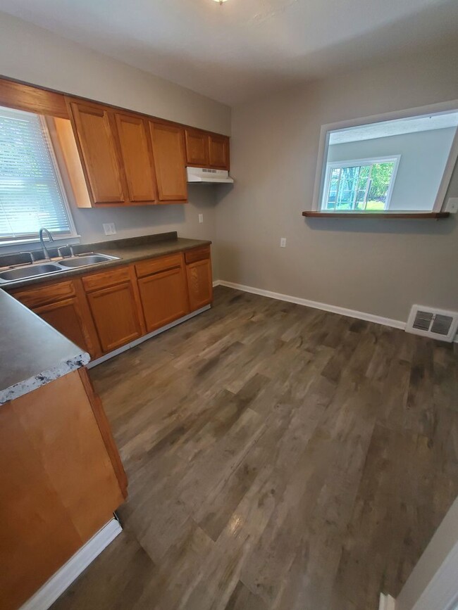 Building Photo - 2 Bed 2 Bath House with a One Car Garage