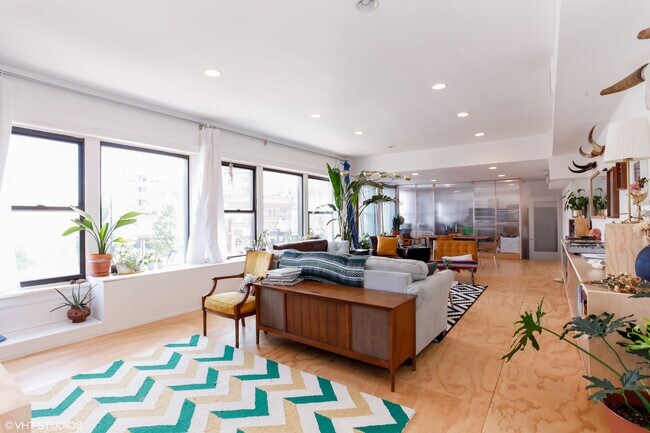 Foto del edificio - 4833 W Irving Park Rd