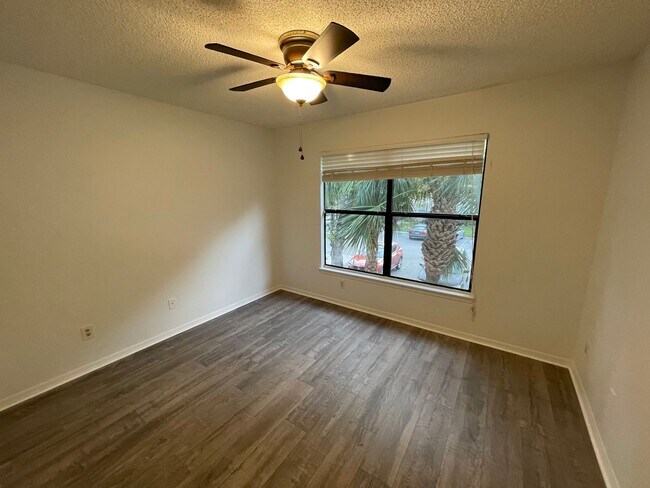 Foto del edificio - ANNUAL RENTAL - OASIS- 2 BED 2 BATH 2ND FLOOR