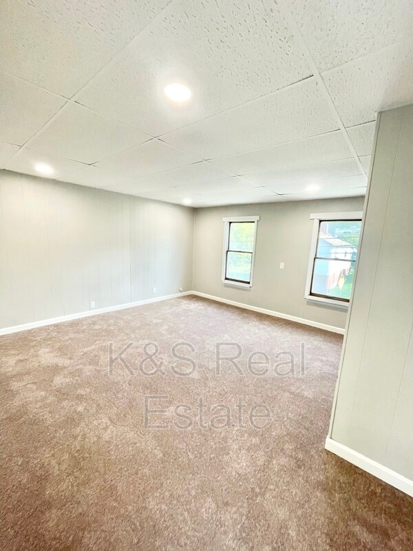 Foto del edificio - 758 Bunola River Rd