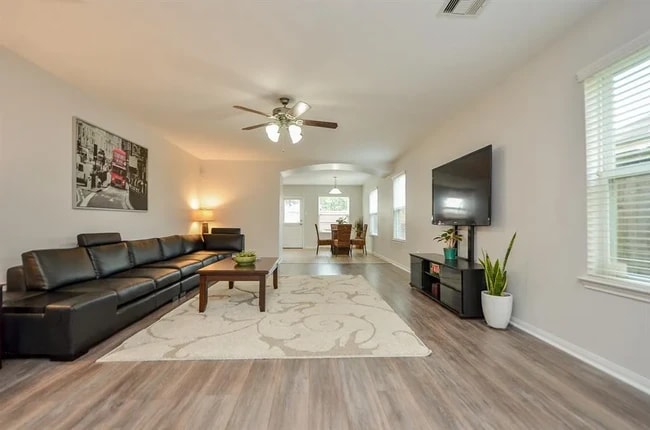 Foto del edificio - 2242 Tandy Park Way