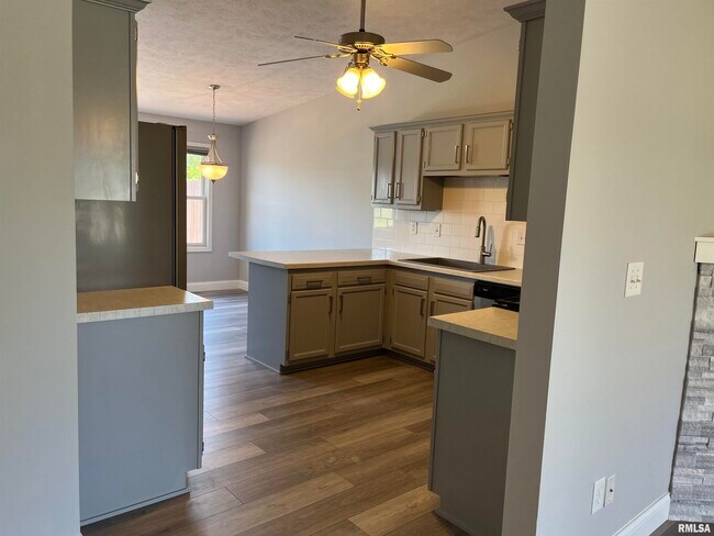 Foto del edificio - 1704 Tern Pl