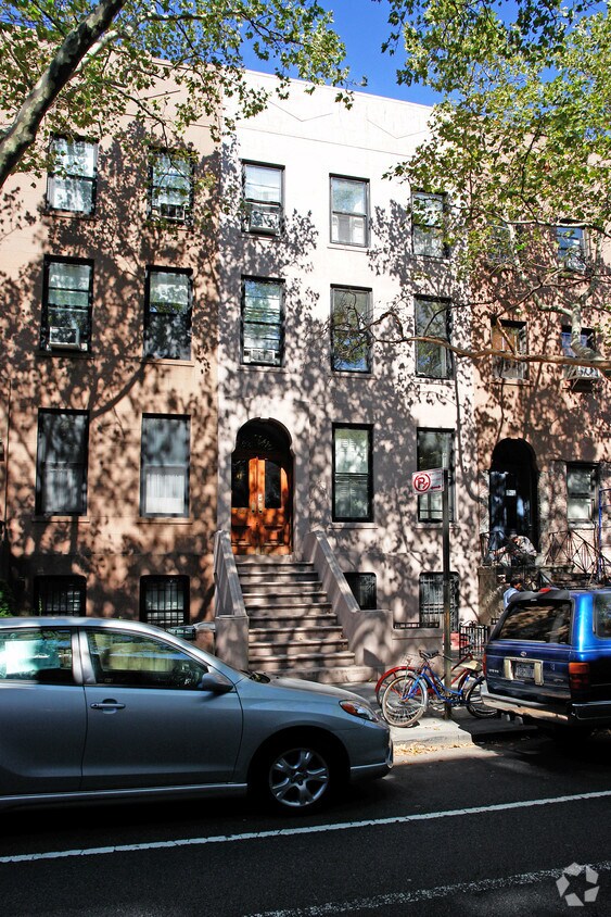 Primary Photo - 348 Clinton St