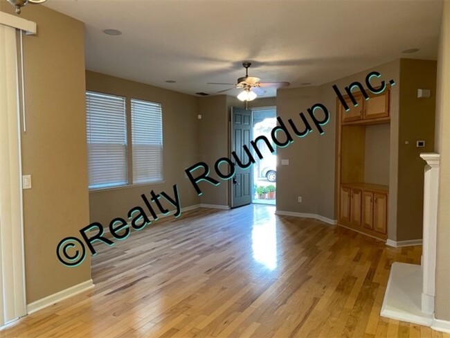 Building Photo - Gorgeous Three Bedroom In Spanos West