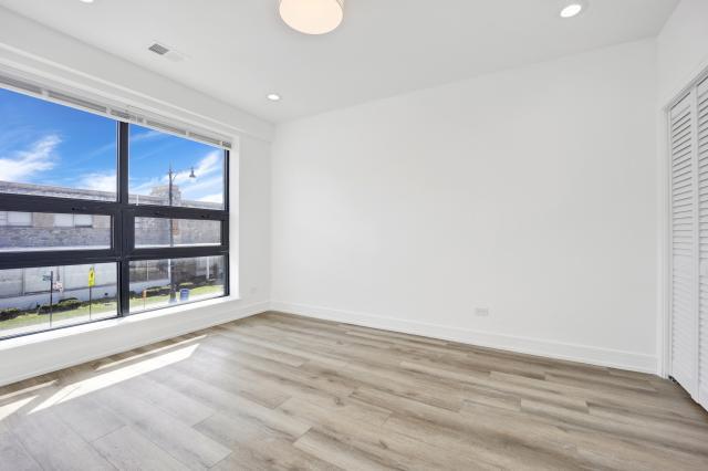 Building Photo - 2 bedroom in Chicago IL 60630