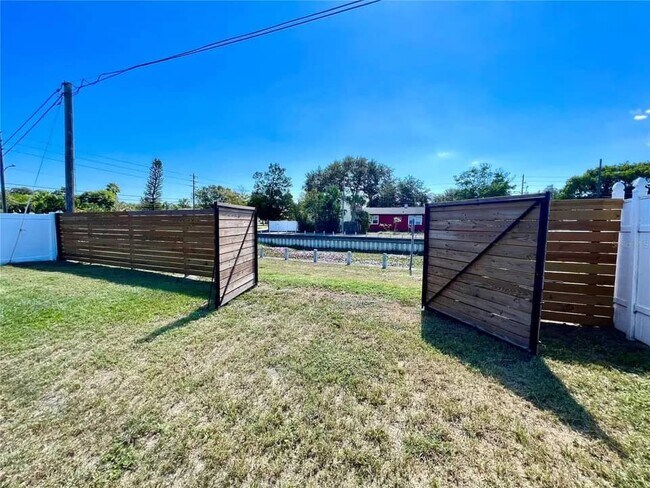 Building Photo - 3110 10th Ave N