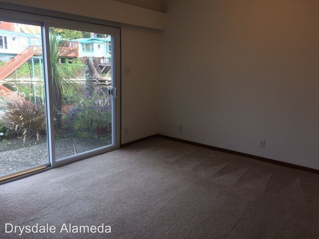 Building Photo - 2217 Otis Dr