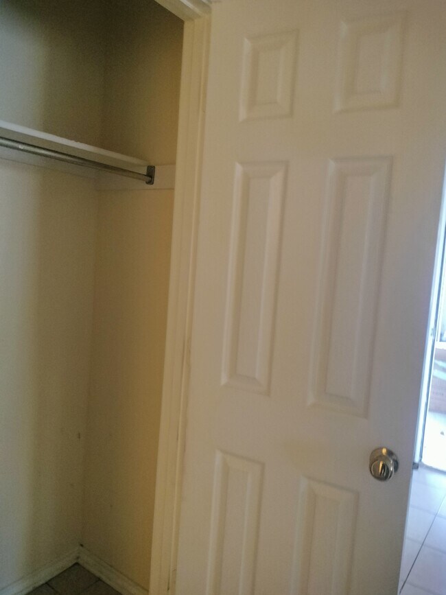 Foto del edificio - 1888 Helen Ln