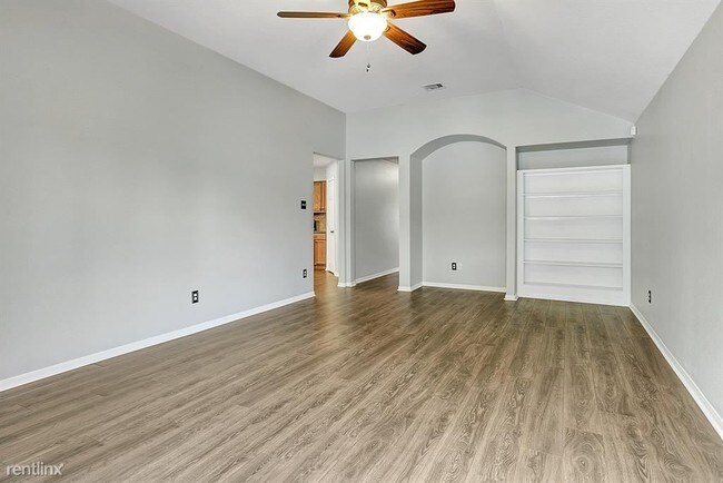 Building Photo - 3 br, 2 bath House - 2331