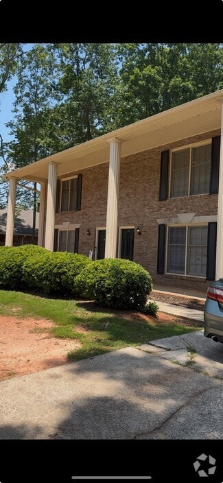Building Photo - 2591 Golfview Ter SE