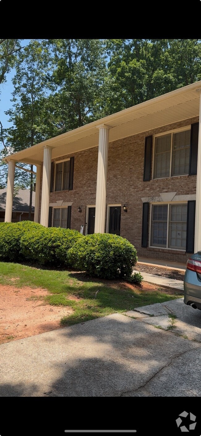 Building Photo - 2591 Golfview Ter SE